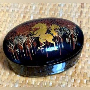 Vintage Otagiri Japan Round Lacquer Gold Gilt Unicorn ceramic trinket box
